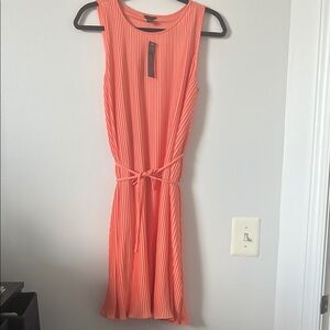Ann Taylor Pleated Coral Pleated Dresz